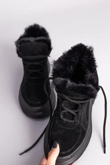 Ботинки женские замшевые черные на шнурках на толстой подошве зимние фото 10 — интернет-магазин Tapok