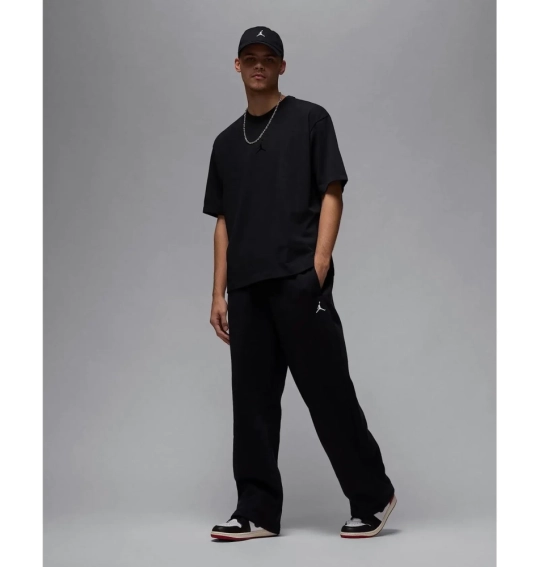 Футболка мужская Jordan Essentials Oversized T-Shirt (IB7345-010) фото 2 — интернет-магазин Tapok