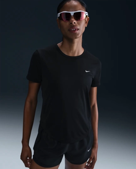 Женская футболка Nike Tempo Df Ss Top Black HQ0648-010 фото 1 — интернет-магазин Tapok