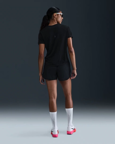 Женская футболка Nike Tempo Df Ss Top Black HQ0648-010 фото 5 — интернет-магазин Tapok