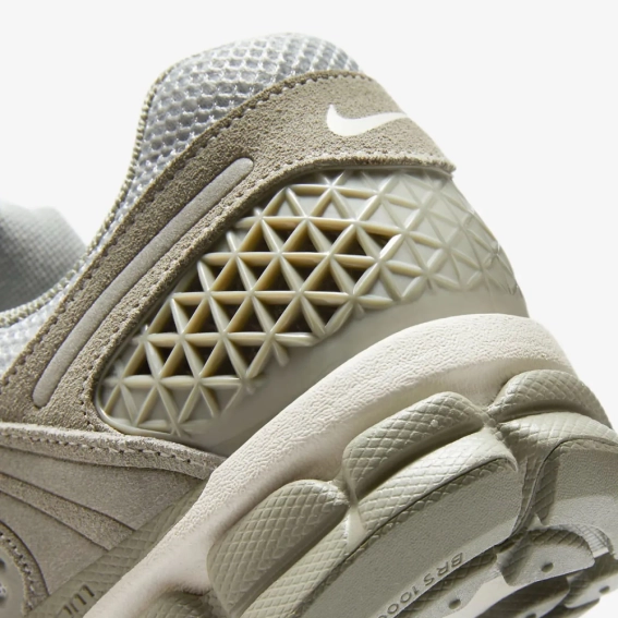 Кросівки Nike ZOOM VOMERO 5 HF1553-002 фото 3 — інтернет-магазин Tapok