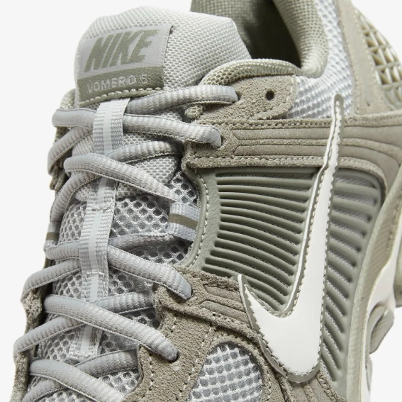 Кросівки Nike ZOOM VOMERO 5 HF1553-002 фото 4 — інтернет-магазин Tapok