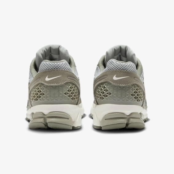 Кросівки Nike ZOOM VOMERO 5 HF1553-002 фото 5 — інтернет-магазин Tapok