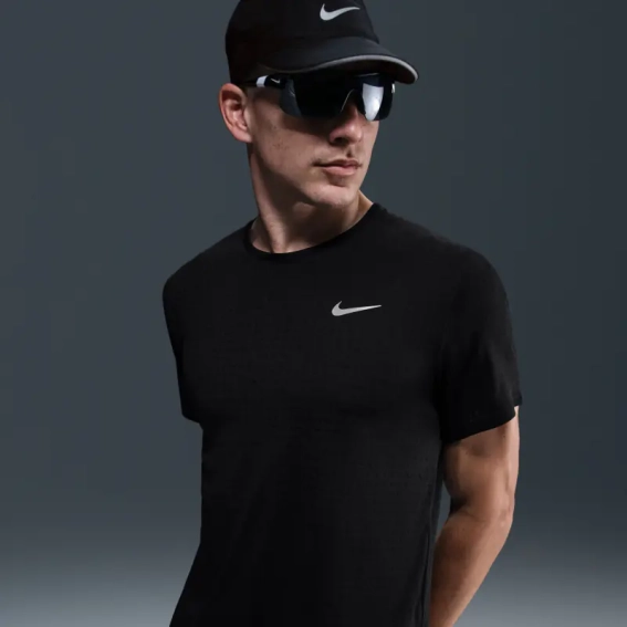 Футболка NIKE M NK DF BREATHE MILER SS TOP HJ4181-010 фото 1 — інтернет-магазин Tapok