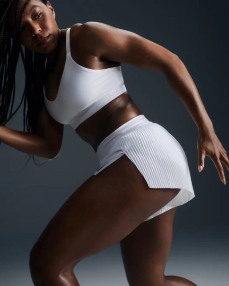 Шорты женские Nike Aeroswift Dri-Fit Adv Mid-Rise Brief-Lined 3 Running Shorts White FN2328-100 фото 2 — интернет-магазин Tapok