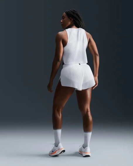 Шорти жіночі Nike Aeroswift Dri-Fit Adv Mid-Rise Brief-Lined 3 Running Shorts White FN2328-100 фото 5 — інтернет-магазин Tapok