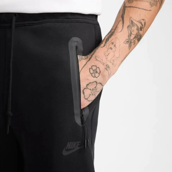 Брюки мужские Nike Tech Fleece Open-Hem Pants Black HJ6533-010 фото 4 — интернет-магазин Tapok