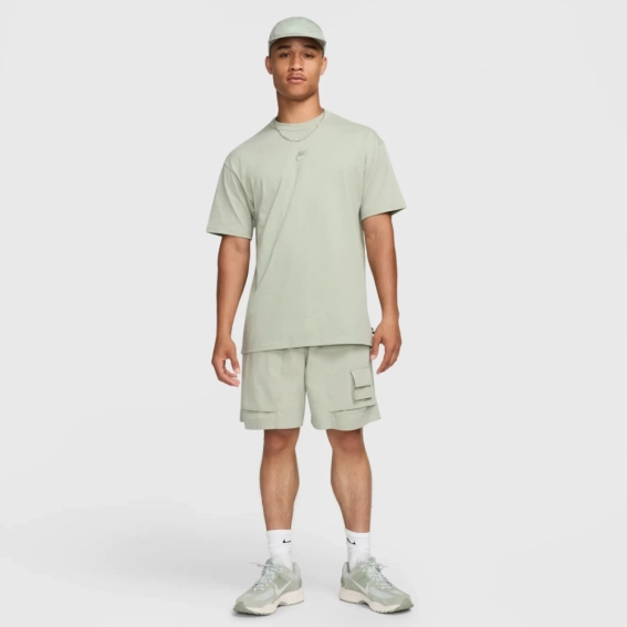 Футболка чоловіча Nike Nsw Prem Essntl Sust Tee Green DO7392-370 фото 1 — інтернет-магазин Tapok