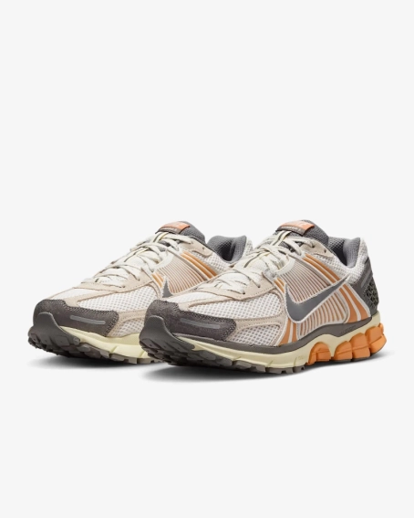 Кросівки Nike ZOOM VOMERO 5 IB7469-030 фото 5 — інтернет-магазин Tapok