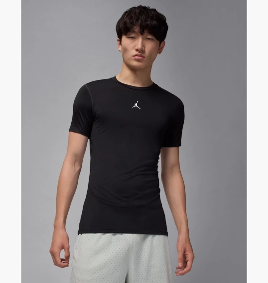 Футболка мужская Air Jordan Dri-Fit Short-Sleeve Base Layer Top Black HV4099-010 фото 4 — интернет-магазин Tapok