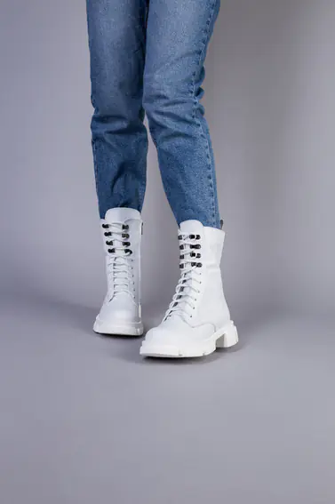 Ботинки женские кожаные белые на шнурках и с замком на байке фото 3 — интернет-магазин Tapok