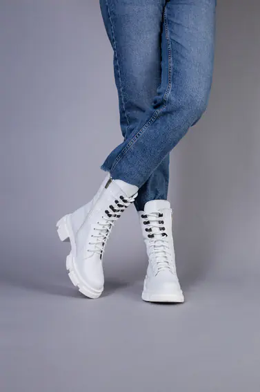 Ботинки женские кожаные белые на шнурках и с замком на байке фото 4 — интернет-магазин Tapok