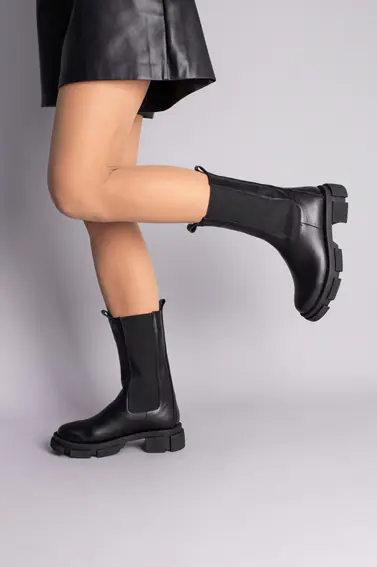 Ботинки женские кожаные черные на резинках демисезонные фото 2 — интернет-магазин Tapok