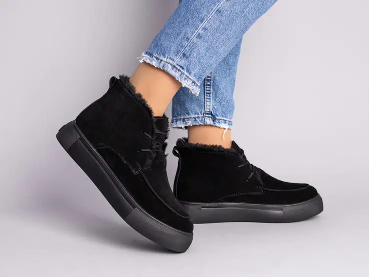 Ботинки женские замшевые черные на шнурках зимние фото 1 — интернет-магазин Tapok