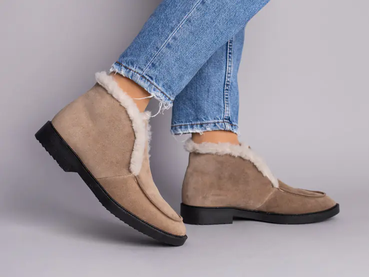 Жіночі замшеві черевики кольору капучіно фото 11 — інтернет-магазин Tapok
