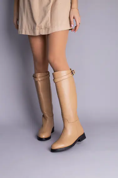 Чоботи жіночі шкіряні пісочного кольору з ремінцем без каблука зимові фото 4 — інтернет-магазин Tapok
