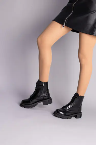 Ботинки женские кожа наплак черные на шнурках и с замком фото 3 — интернет-магазин Tapok