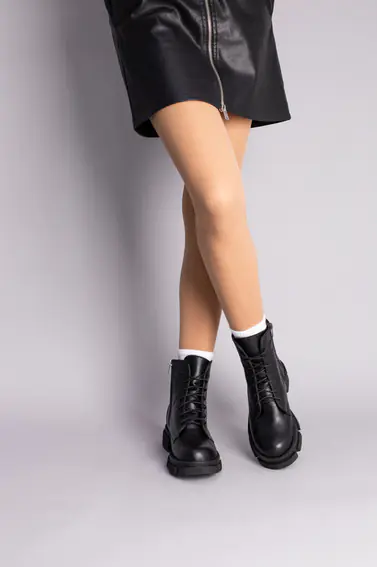 Ботинки женские кожаные черные на шнурках и с замком фото 2 — интернет-магазин Tapok