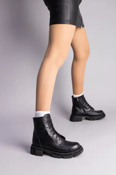 Ботинки женские кожаные черные на шнурках и с замком фото 4 — интернет-магазин Tapok