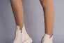 Ботинки женские кожаные молочного цвета на молочной подошве демисезонные Фото 2