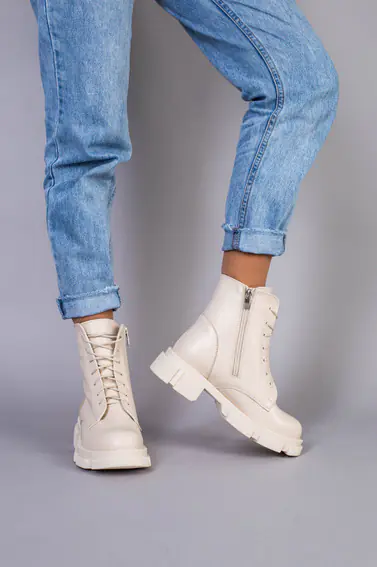 Ботинки женские кожаные молочного цвета на шнурках и с замком фото 3 — интернет-магазин Tapok