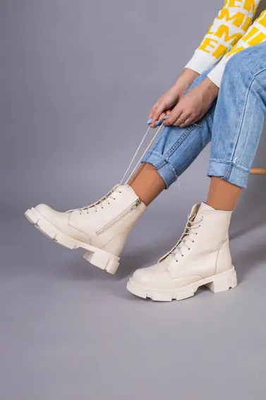 Ботинки женские кожаные молочного цвета на шнурках и с замком фото 5 — интернет-магазин Tapok