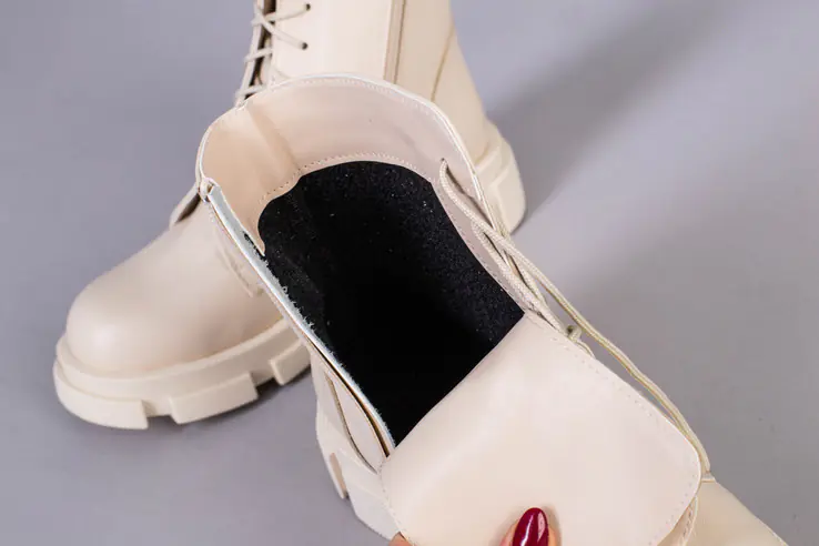 Черевики жіночі шкіряні молочного кольору на шнурках і з замком фото 14 — інтернет-магазин Tapok