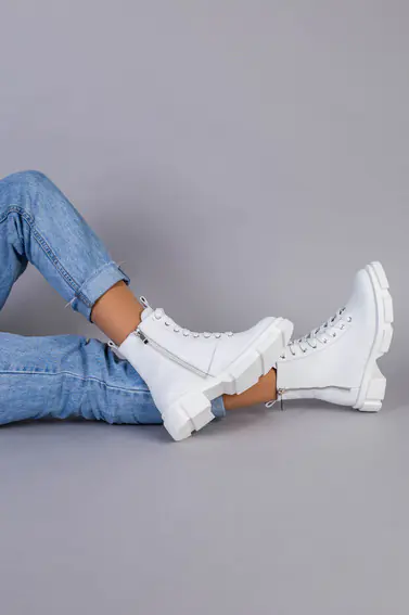 Ботинки женские кожаные белые на шнурках и с замком демисезонные фото 6 — интернет-магазин Tapok