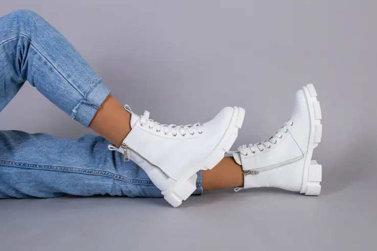 Ботинки женские кожаные белые на шнурках и с замком демисезонные фото 7 — интернет-магазин Tapok