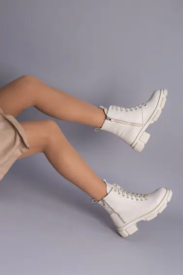 Черевики жіночі шкіряні молочного кольору на шнурках і з замком демісезонні фото 7 — інтернет-магазин Tapok