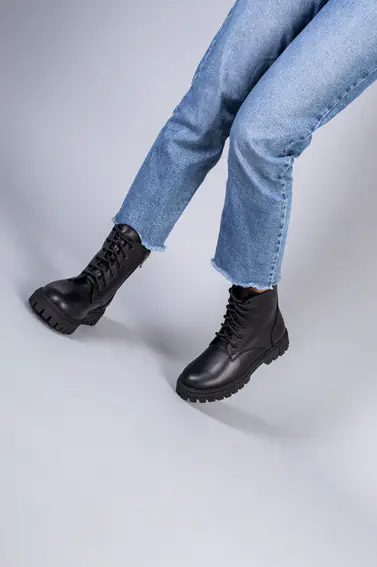 Ботинки женские кожаные черные на шнурках и с замком на байке фото 4 — интернет-магазин Tapok