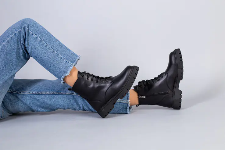 Ботинки женские кожаные черные на шнурках и с замком на байке фото 5 — интернет-магазин Tapok
