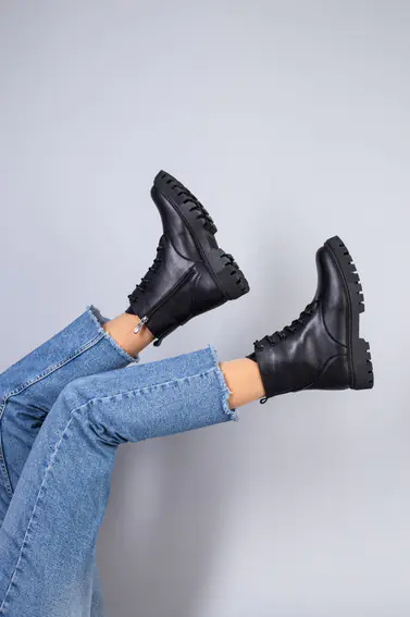 Ботинки женские кожаные черные на шнурках и с замком на байке фото 7 — интернет-магазин Tapok