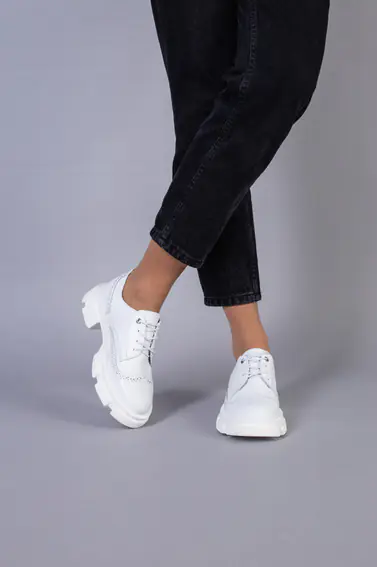 Туфлі жіночі шкіряні білі на шнурках фото 1 — інтернет-магазин Tapok