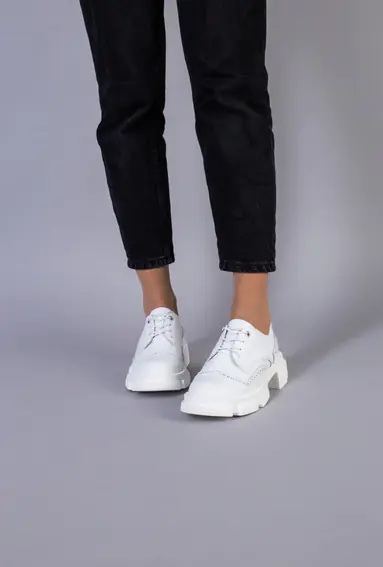 Туфлі жіночі шкіряні білі на шнурках фото 2 — інтернет-магазин Tapok