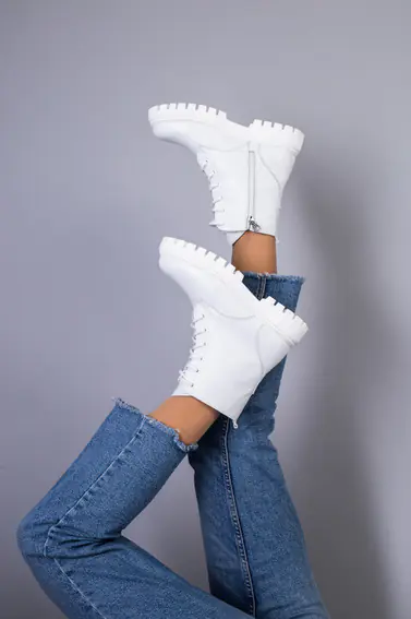 Ботинки женские кожаные белые на шнурках и с замком на байке фото 6 — интернет-магазин Tapok