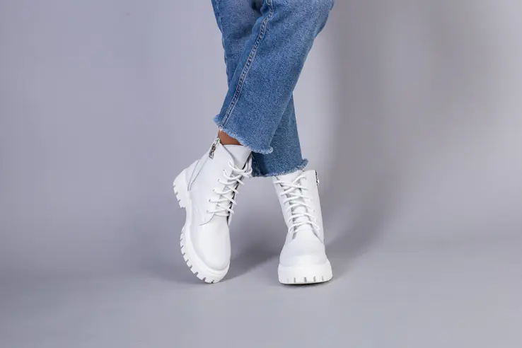 Ботинки женские кожаные белые на шнурках и с замком на байке фото 13 — интернет-магазин Tapok