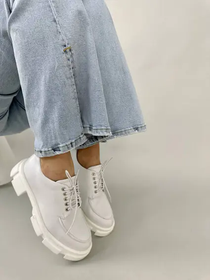 Туфли женские кожаные белые на шнурках без каблука фото 1 — интернет-магазин Tapok
