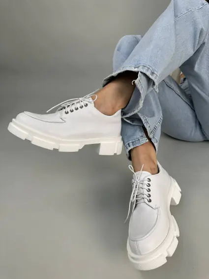 Туфлі жіночі шкіряні білі на шнурках без каблука фото 8 — інтернет-магазин Tapok