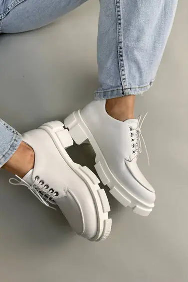 Туфли женские кожаные белые на шнурках без каблука фото 9 — интернет-магазин Tapok