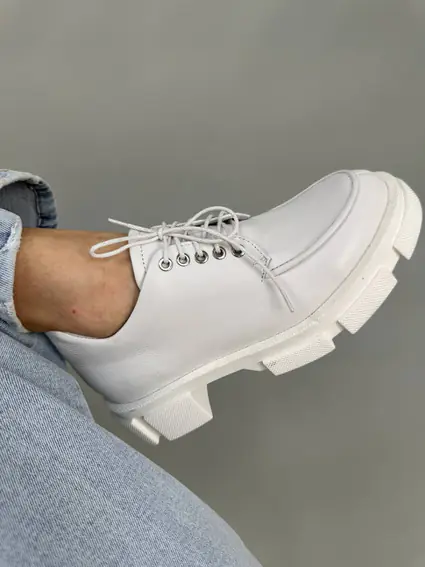 Туфли женские кожаные белые на шнурках без каблука фото 11 — интернет-магазин Tapok