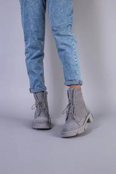 Ботинки женские замшевые серого цвета на шнурках и с замком фото 1 — интернет-магазин Tapok