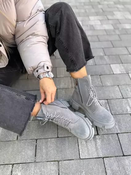 Черевики жіночі замшеві сірого кольору на шнурках і з замком фото 16 — інтернет-магазин Tapok