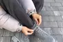 Черевики жіночі замшеві сірого кольору на шнурках і з замком Фото 18