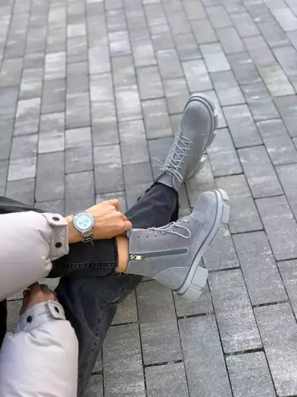 Ботинки женские замшевые серого цвета на шнурках и с замком фото 20 — интернет-магазин Tapok