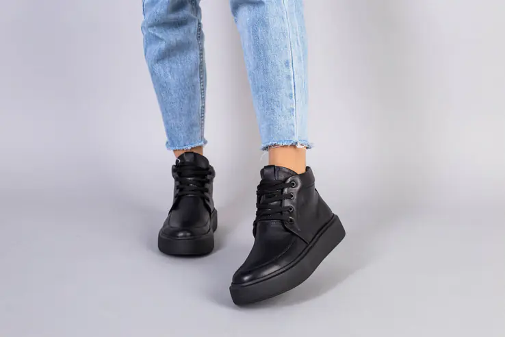 Ботинки женские кожаные черные на шнурках демисезонные фото 2 — интернет-магазин Tapok