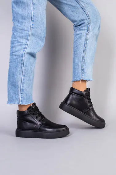 Ботинки женские кожаные черные на шнурках демисезонные фото 3 — интернет-магазин Tapok