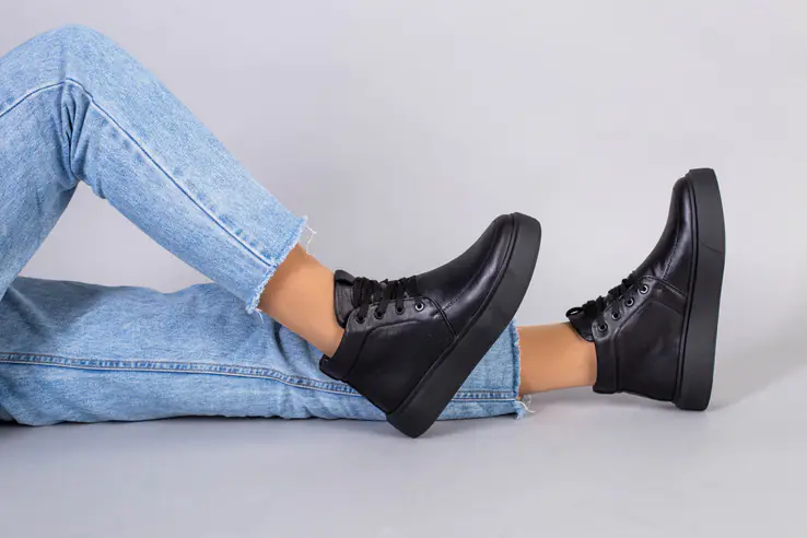 Ботинки женские кожаные черные на шнурках демисезонные фото 6 — интернет-магазин Tapok