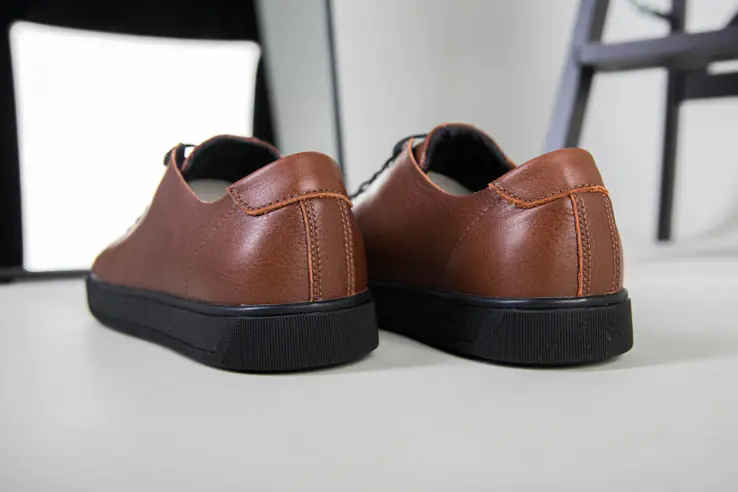 Кеды мужские кожаные коричневые на черной подошве фото 4 — интернет-магазин Tapok