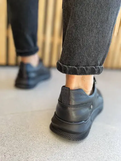 Кросівки чоловічі шкіряні чорні на чорній підошві фото 10 — інтернет-магазин Tapok